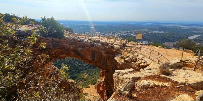 מערת הקשת פארק אדמית