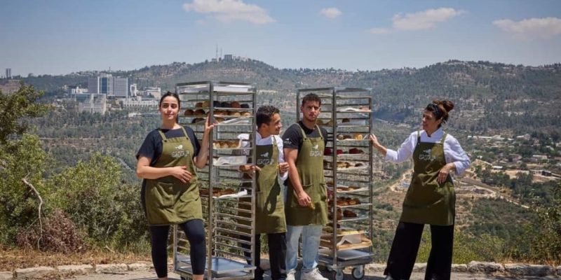 באדיבות הסטף The Sataf: בייקרי פטיסרי בלב היער בהרי ירושלים