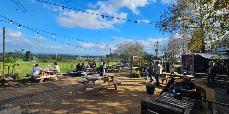 חצר יאנק: עגלת קפה ופודטראק במרכז תרבות מגדה עין השופט