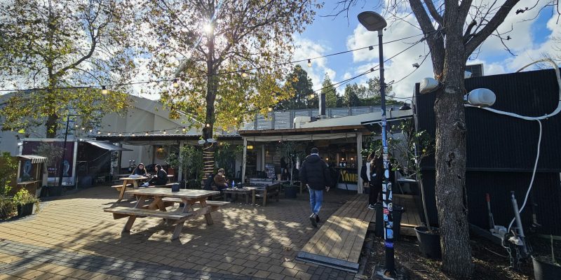 חצר יאנק: עגלת קפה ופודטראק במרכז תרבות מגדה עין השופט