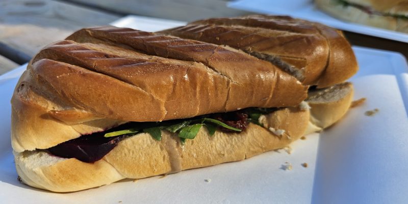 חצר יאנק: עגלת קפה ופודטראק במרכז תרבות מגדה עין השופט