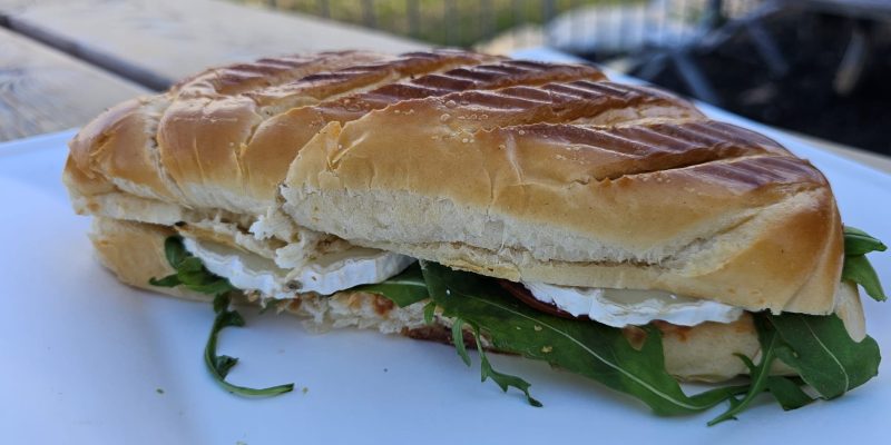 חצר יאנק: עגלת קפה ופודטראק במרכז תרבות מגדה עין השופט