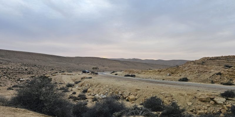 בור חמת: מסלול מדברי מרהיב וטיול מושלם ליד מצפה רמון