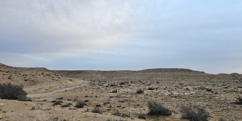 בור חמת: מסלול מדברי מרהיב וטיול מושלם ליד מצפה רמון