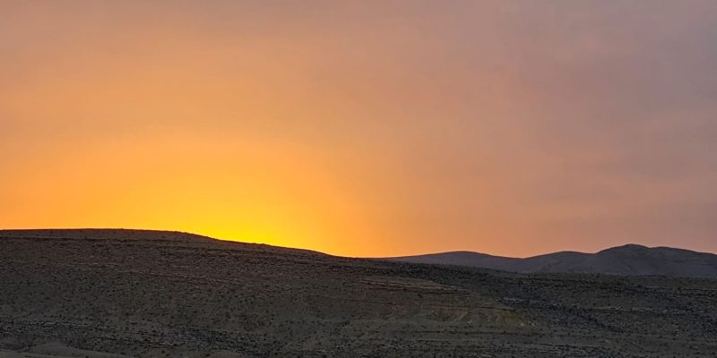 בור חמת: מסלול מדברי מרהיב וטיול מושלם ליד מצפה רמון