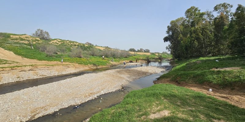 זרימת נחל הבשור למרגלות התל