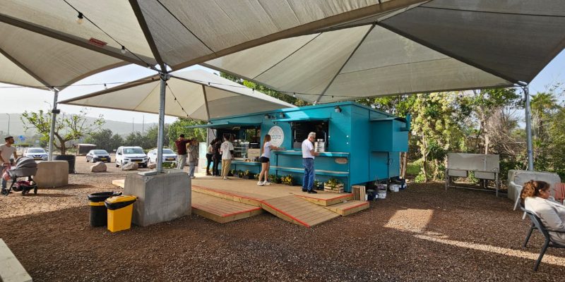 צוקפה: עגלת קפה בכנרת