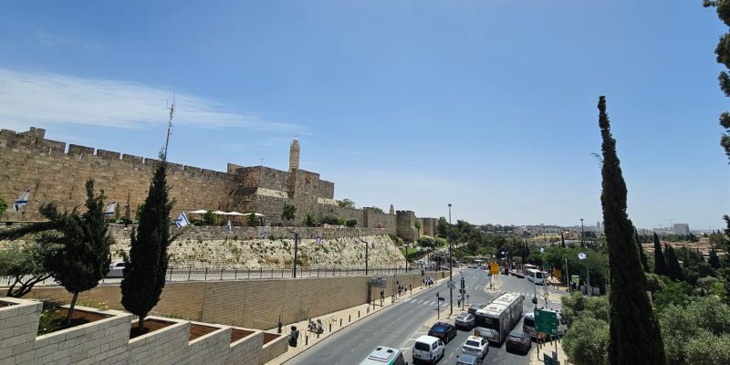 יום טיול בירושלים בתחבורה ציבורית: בין מרכז העיר לעיר העתיקה