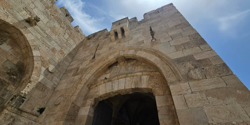 יום טיול בירושלים בתחבורה ציבורית: בין מרכז העיר לעיר העתיקה