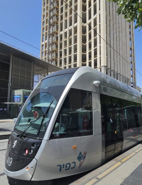 יום טיול בירושלים בתחבורה ציבורית: בין מרכז העיר לעיר העתיקה