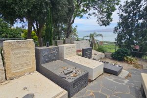 בית הקברות כנרת – אתר מורשת ותיירות בלב ההיסטוריה הציונית