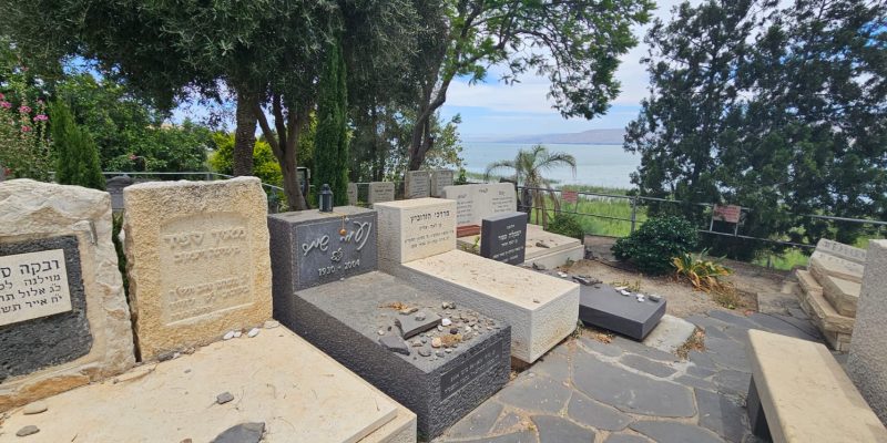 בית הקברות כנרת – אתר מורשת ותיירות בלב ההיסטוריה הציונית