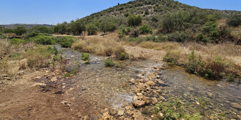מעבר מים בדרך לגשר הטרוורטין