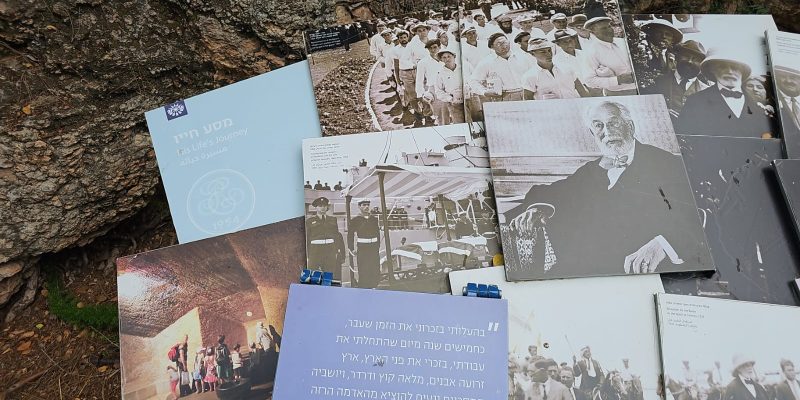 שלטי הסבר על הברון ברחבי הגנים