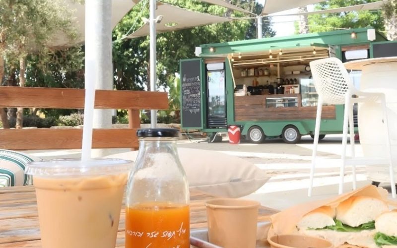 באדיבות ברלה: עגלת קפה בבית ברל