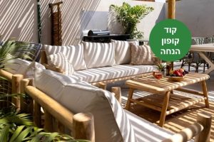 המיני וילה היא וילה אינטימית ומרהיבה, המשתרעת על כ־70 מ"ר בנוי עם כ־100 מ"ר חצרות מעוצבות. הוילה מתאימה לאירוח של עד 6 אורחים, ומציעה 3 חדרי שינה נוחים – כולל חדר מאסטר עם שירותים ומקלחת צמודים – לצד חדר שירותים ומקלחת נוספים. כל רחבי הוילה מצוידים במיזוג אוויר ואינטרנט חופשי, ומרחב המגורים מרוהט בספות ארוכות ומזמין רביצה נינוחה. קוד קופון "שביל" מזכה אתכם בהנחה של 20% לכל השנה כולל חגים. מכבדים גם שוברי מילואים. למידע נוסף על הוילות, ולעיין באתר הרשמי של אלה סאן.