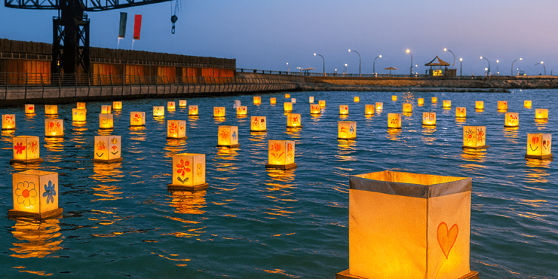 נר המשאלות - פעילות חנוכה בנמל תל אביב. צילום שי גרינברג
