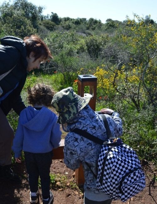 מבלים בגנים עם הנכדים באדיבות רמת הנדיב