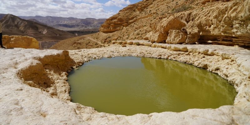 הר צרור ונחל צרור: אל נוף פנורמי וטבילה בגב מרענן